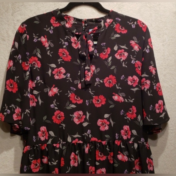 CeCe Elise Tie Neck Floral Dress
Size 12 - Picture 9 of 10